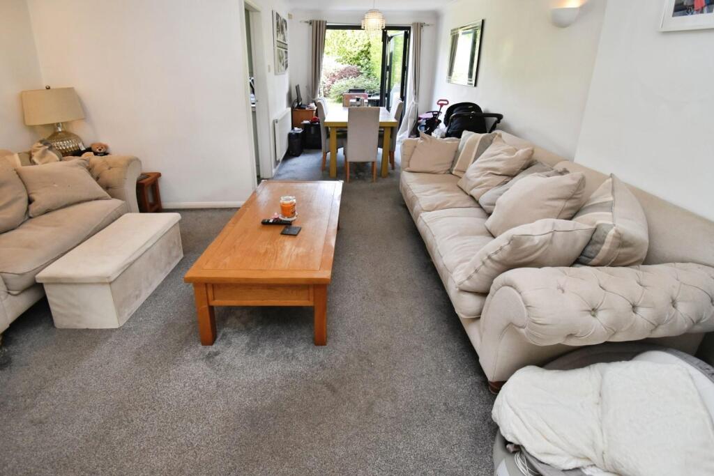 Lounge-dining room