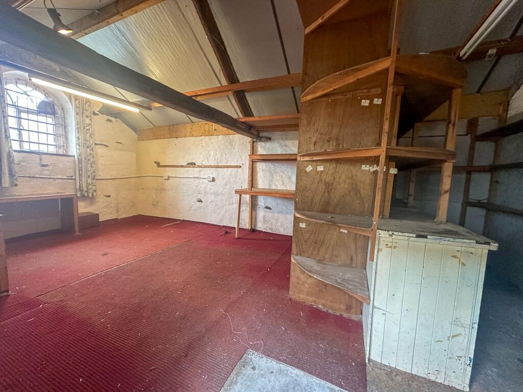 Upper Level rear Outbuilding