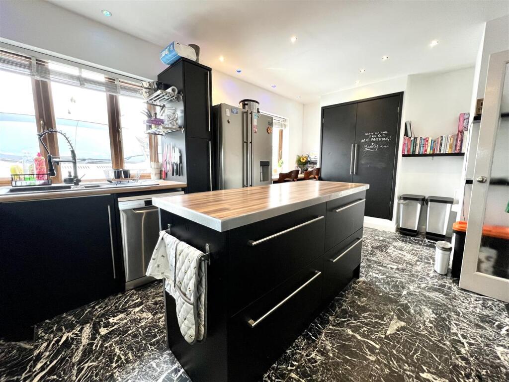 Kitchen/Dining