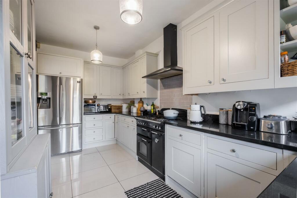 KITCHEN 2.jpg