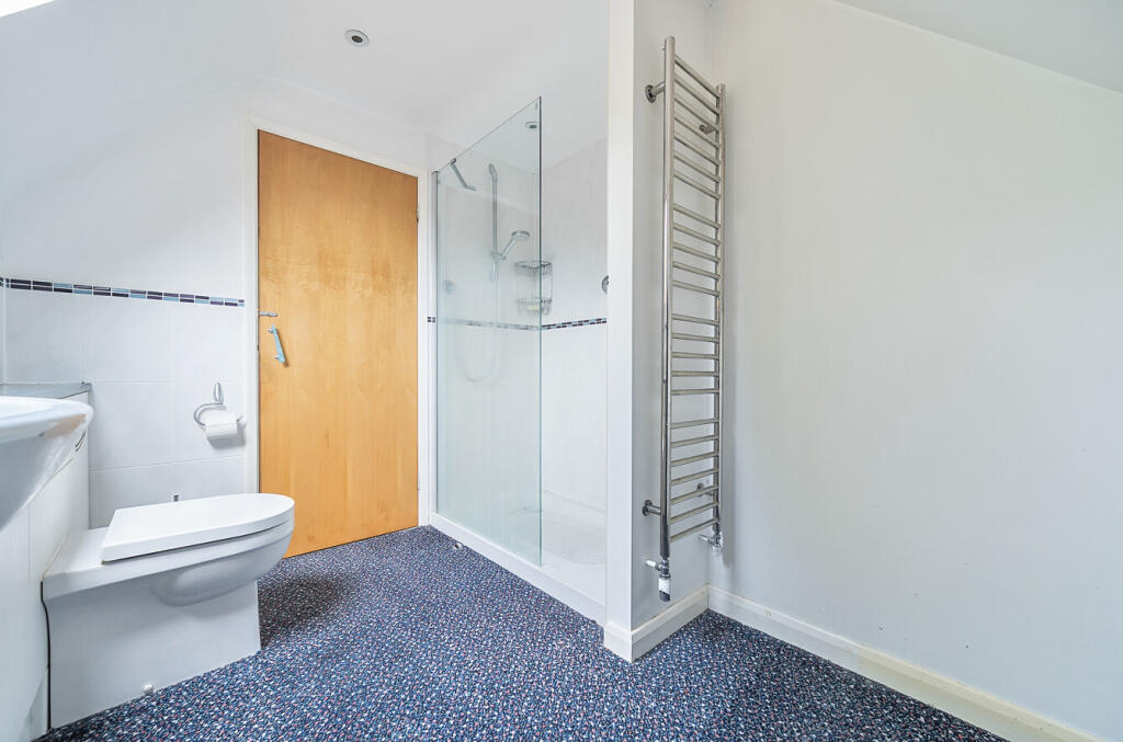 1304483-8-6846e06...