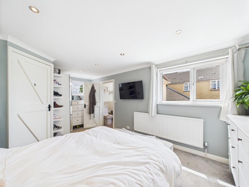 CAM02023G0-PR0150-STILL025