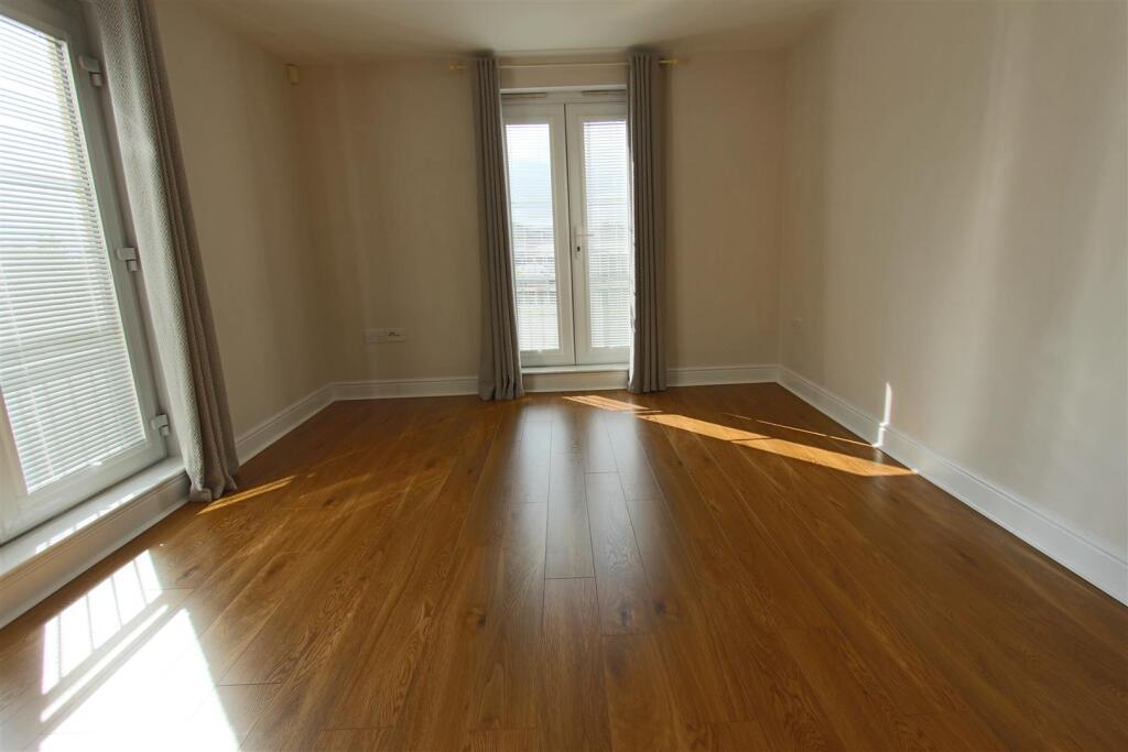 8. Lounge.JPG
