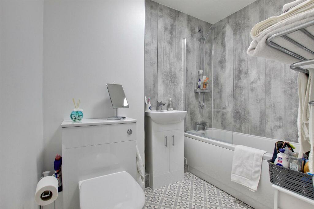 BATHROOM / WC