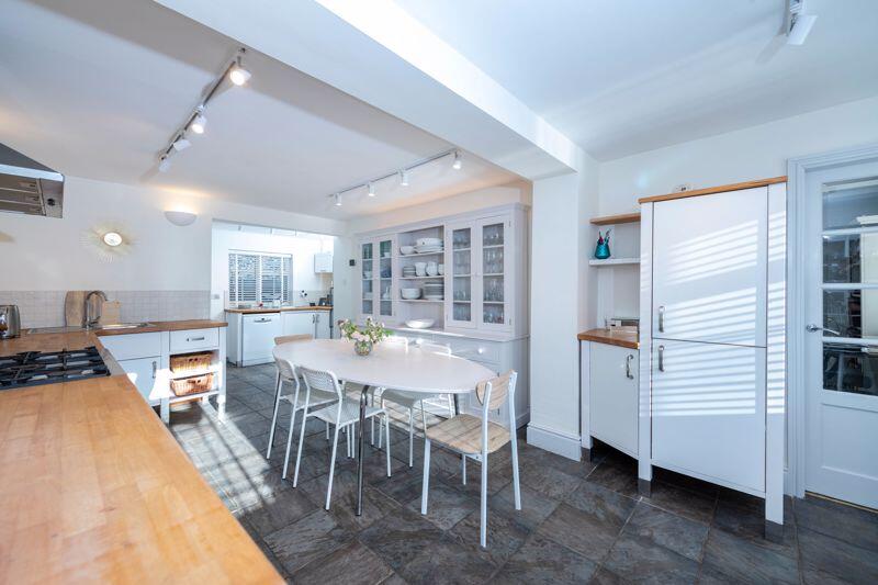Dining kitchen