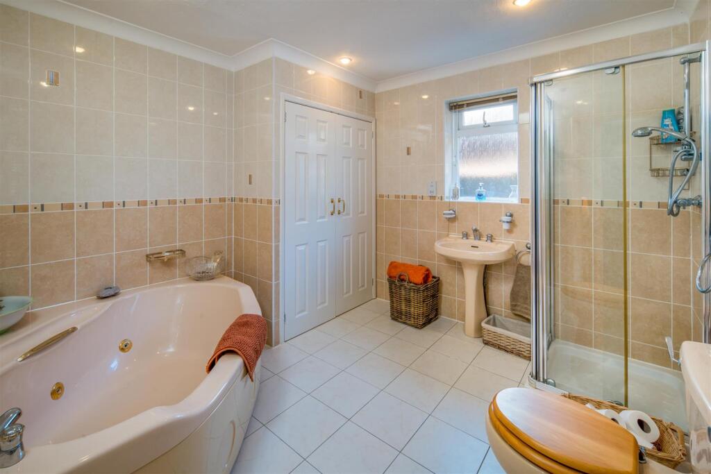 En-suite to Bedroom 2