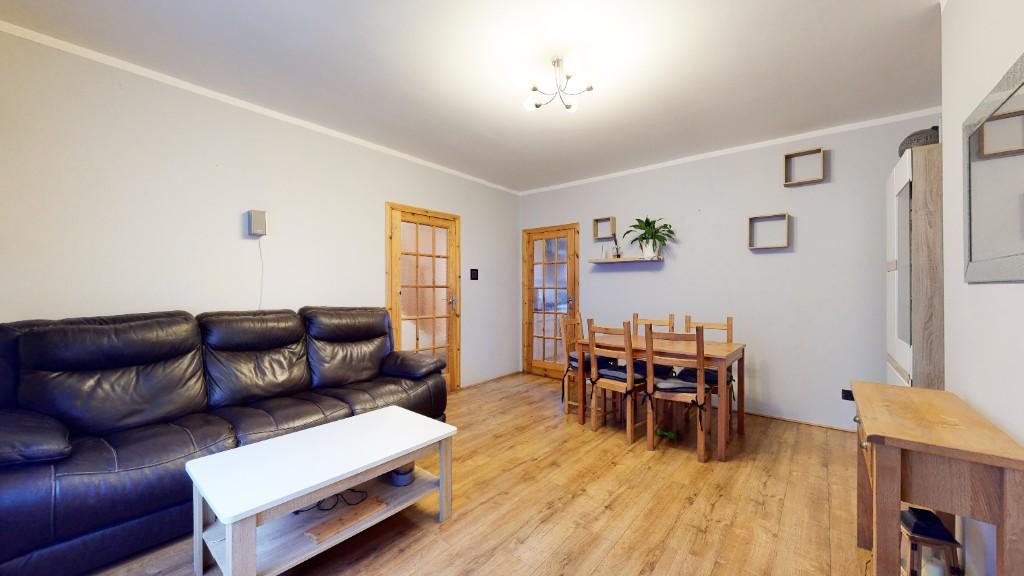 Lounge/Dining Area
