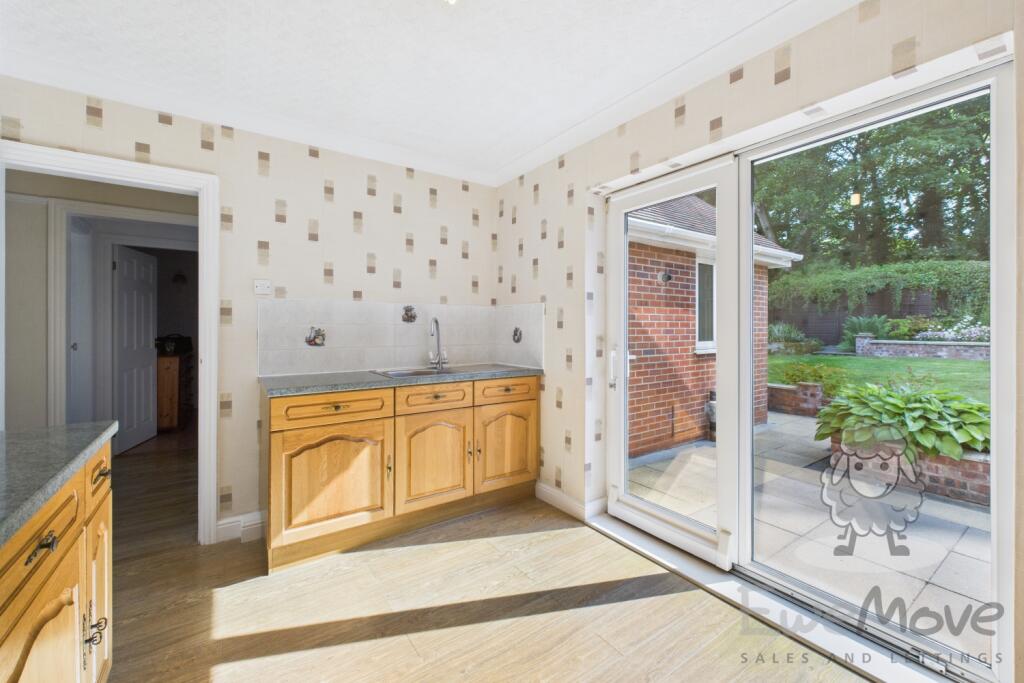 CAM05128G0-PR0011-STILL061