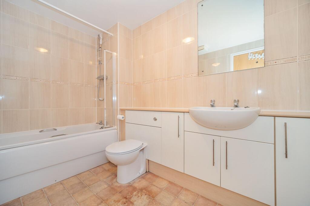Familiy bathroom