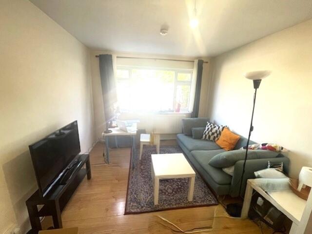 21 locket road 3