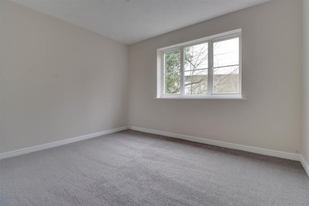 12 HEADINGLEY CLOSE-14.jpg