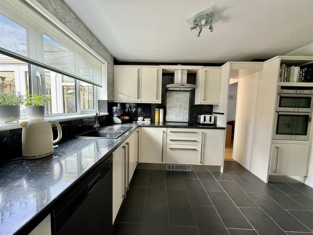 Kitchen: