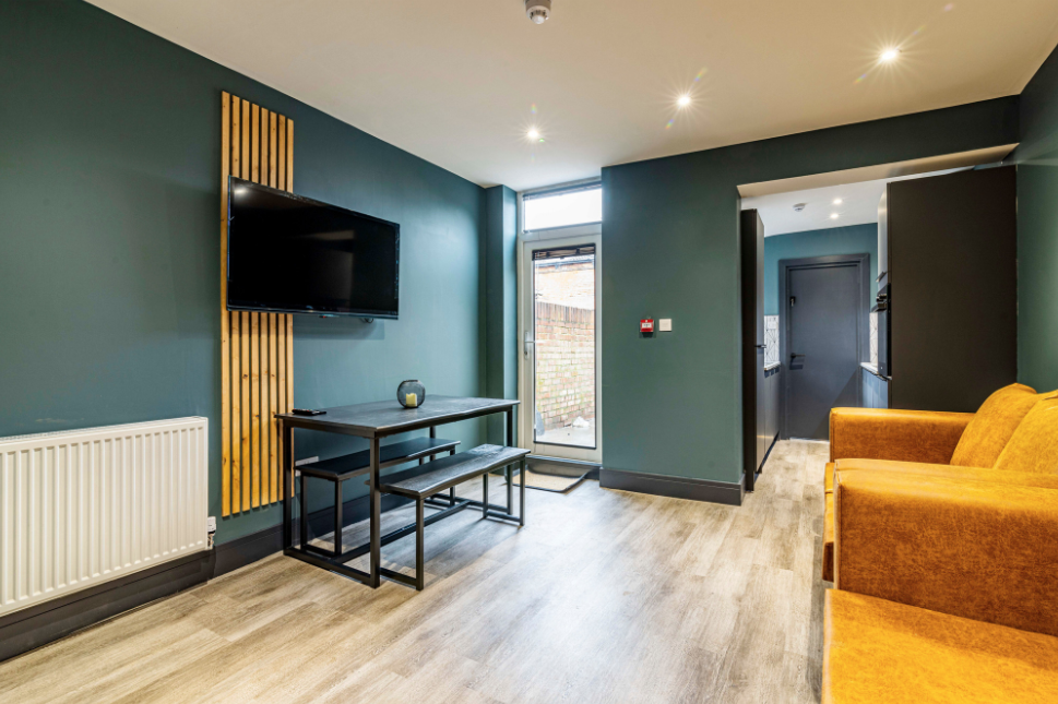 80 Ripon Street - Living Room.png