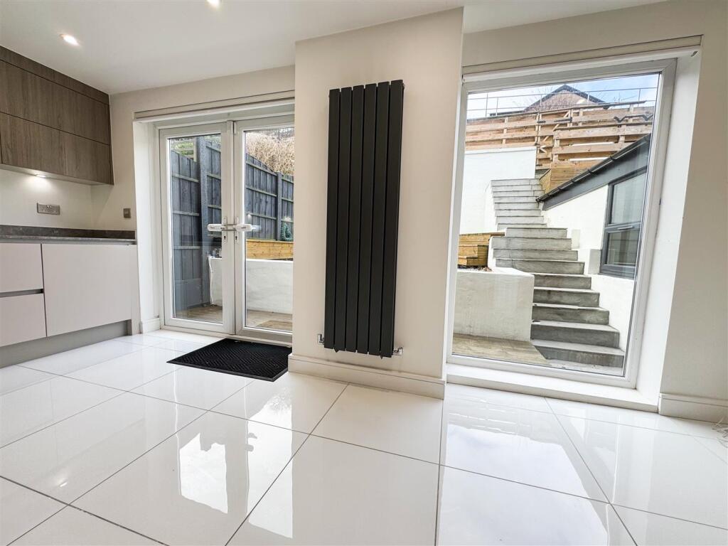 KITCHEN DINING ROOM