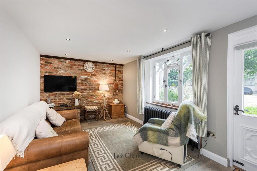 3 The Castle, TN11 0EG 010.jpg