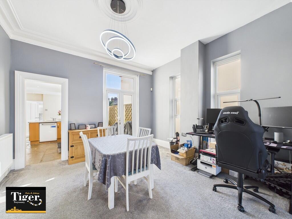 CAM02176G0-PR0541...