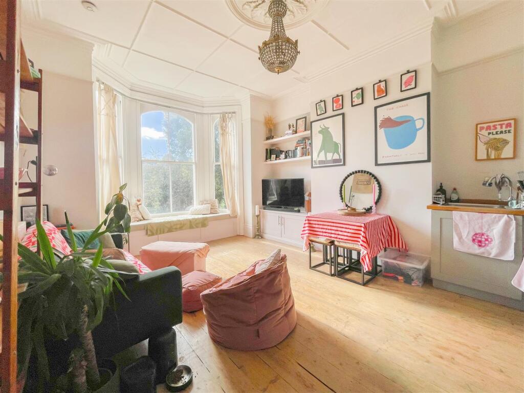 Living Room / Kitchen