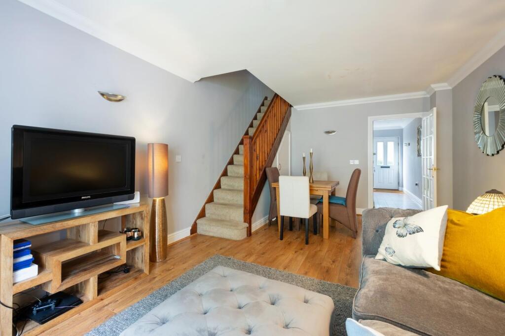 53 Cobb Close-17.JPG