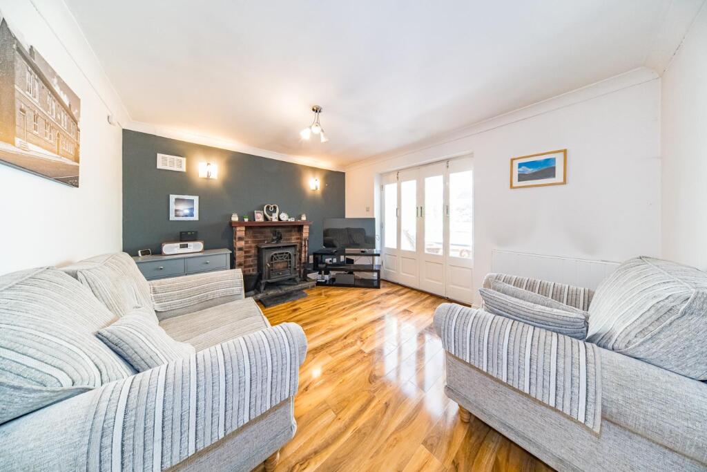 Flat 8 Derby Street lounge 3.jpg