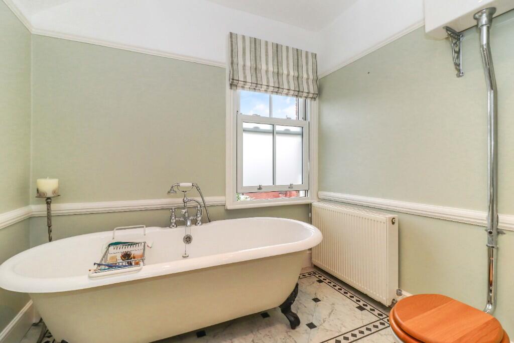 Bath/shower room