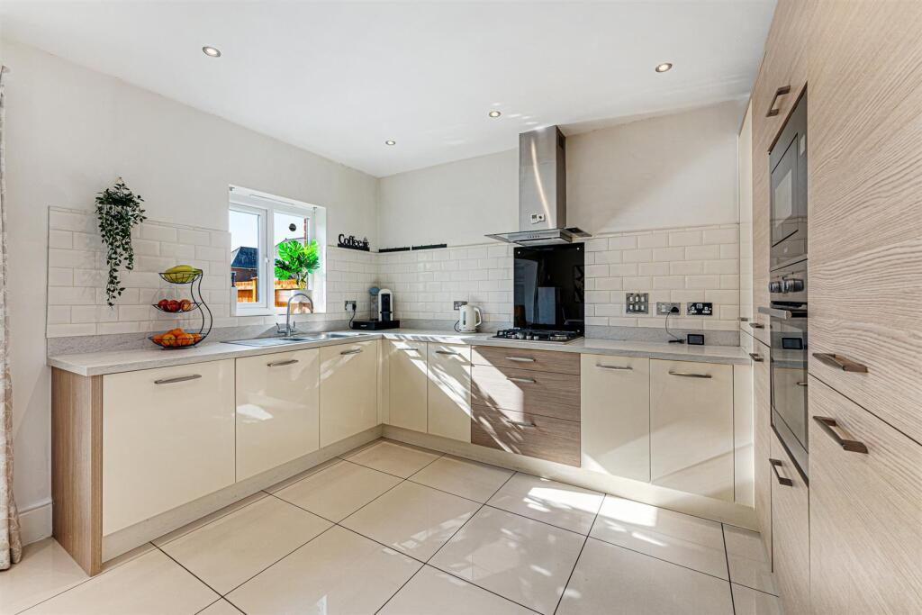 Dining Kitchen Aspect 5