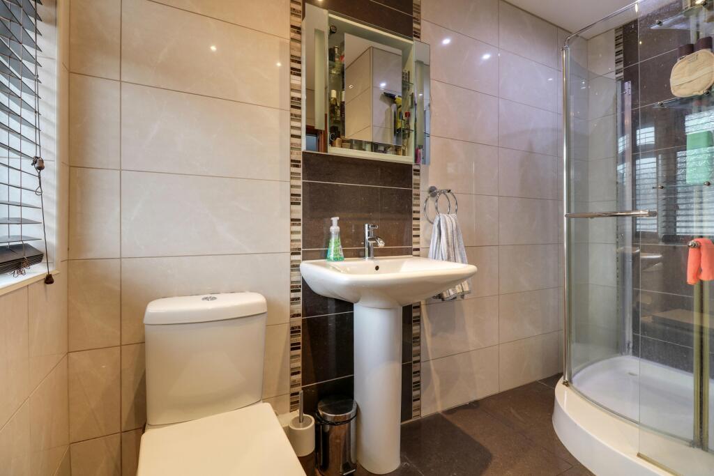 en-suite to master bed