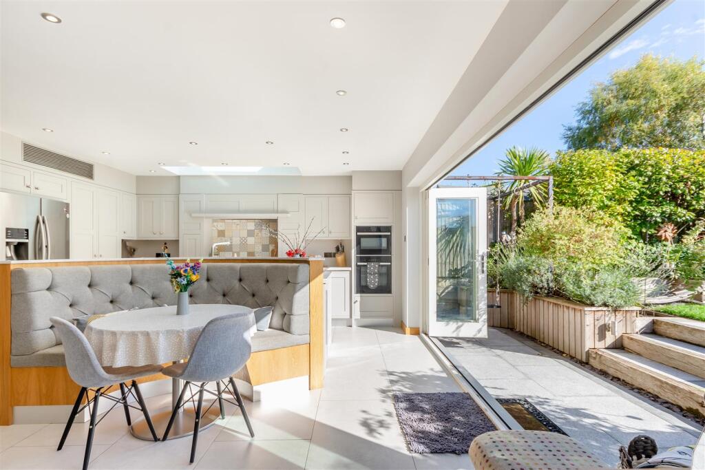 8666143-interior18.jpg