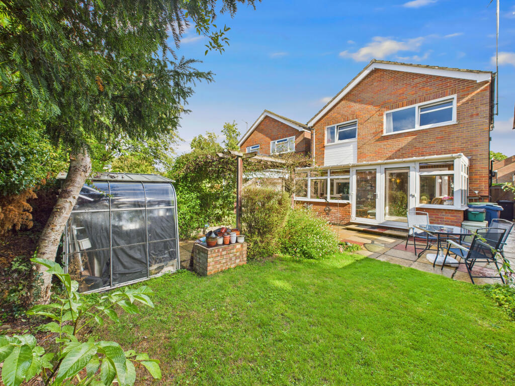 CAM02909G0-PR0484-STILL023