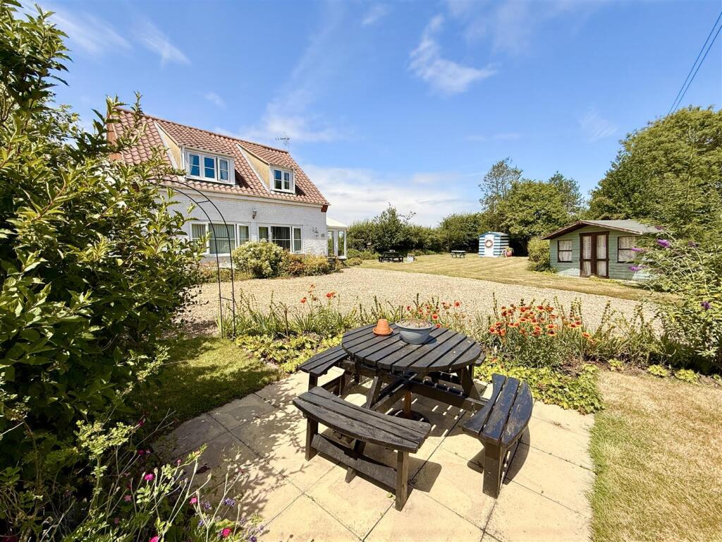 garden for the holiday accommodation