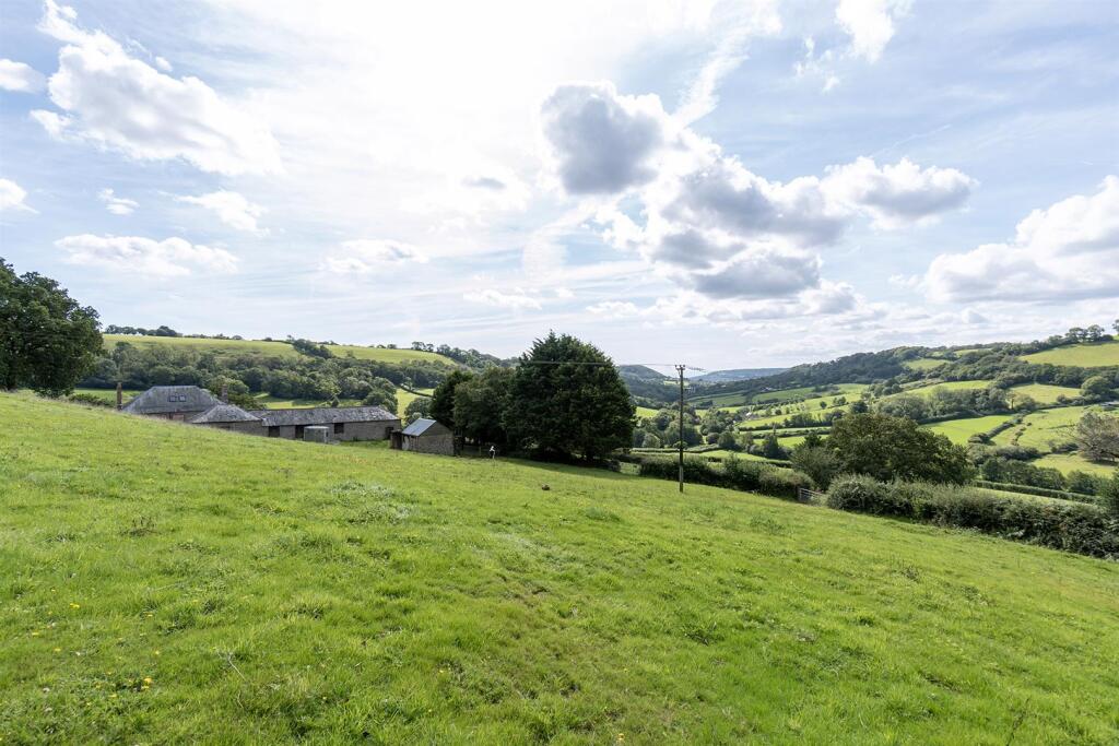 Page 10 RoncombeFarm.53.jpg