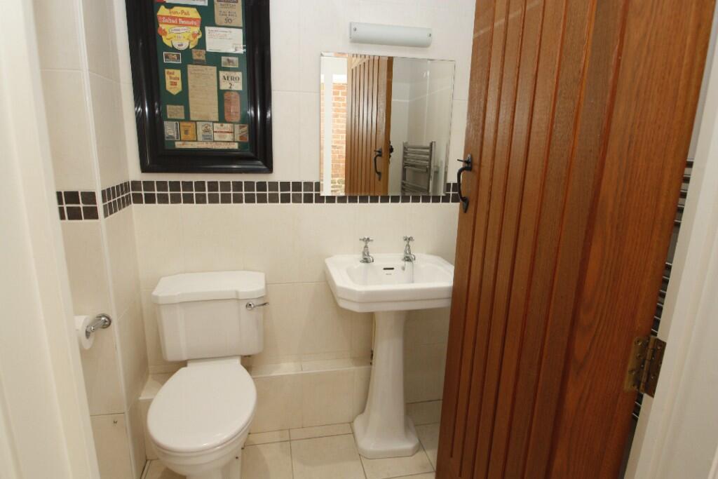 Gr floor cloakroom