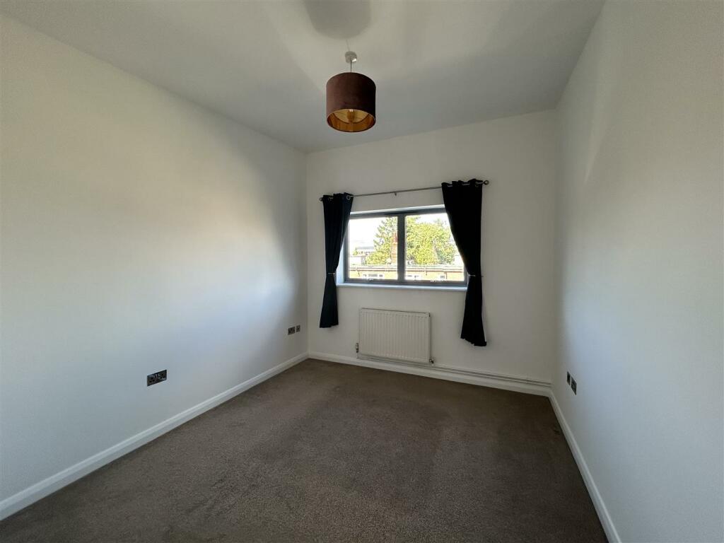 BEDROOM 1:
