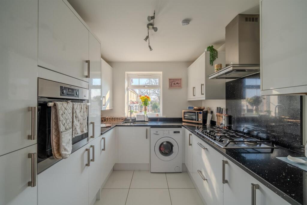 17 Cwrt Carver-10.jpg