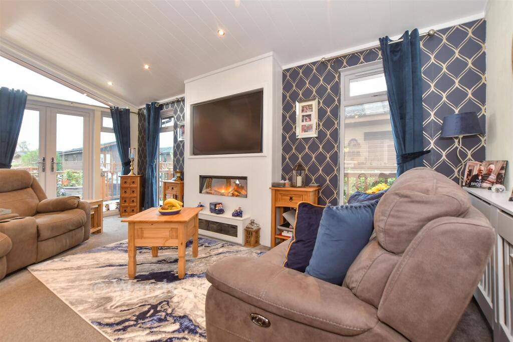 Kitchen/Lounge/Dining Area