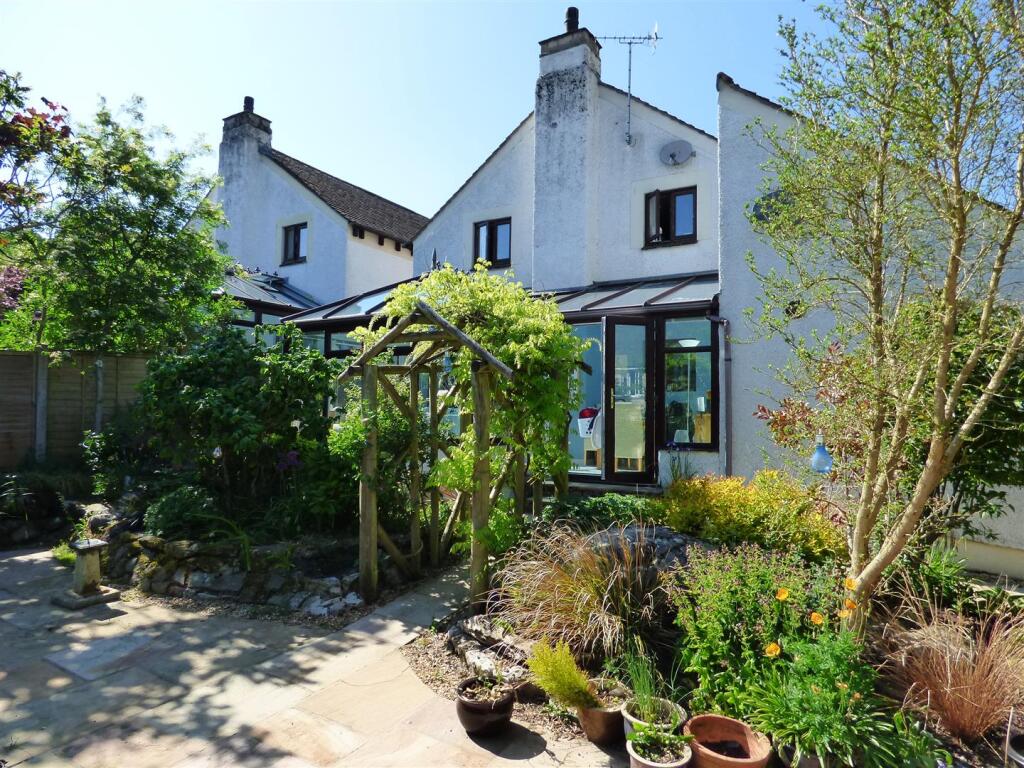 new Garden &amp; Lounge Pics (4).JPG