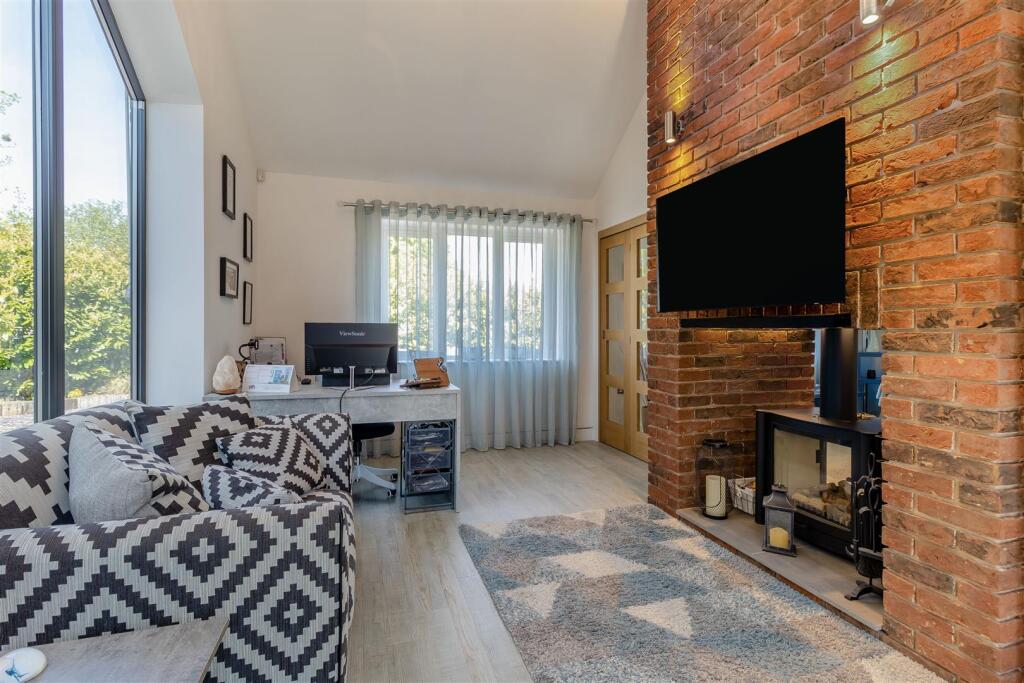 8646070-interior36.jpg