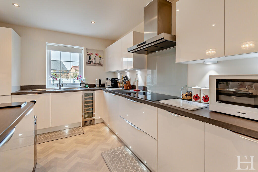 8630549-interior1...