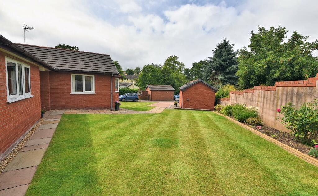 FRONT GARDEN