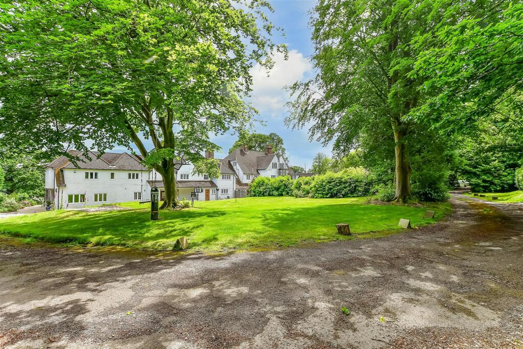Driveway/Parking