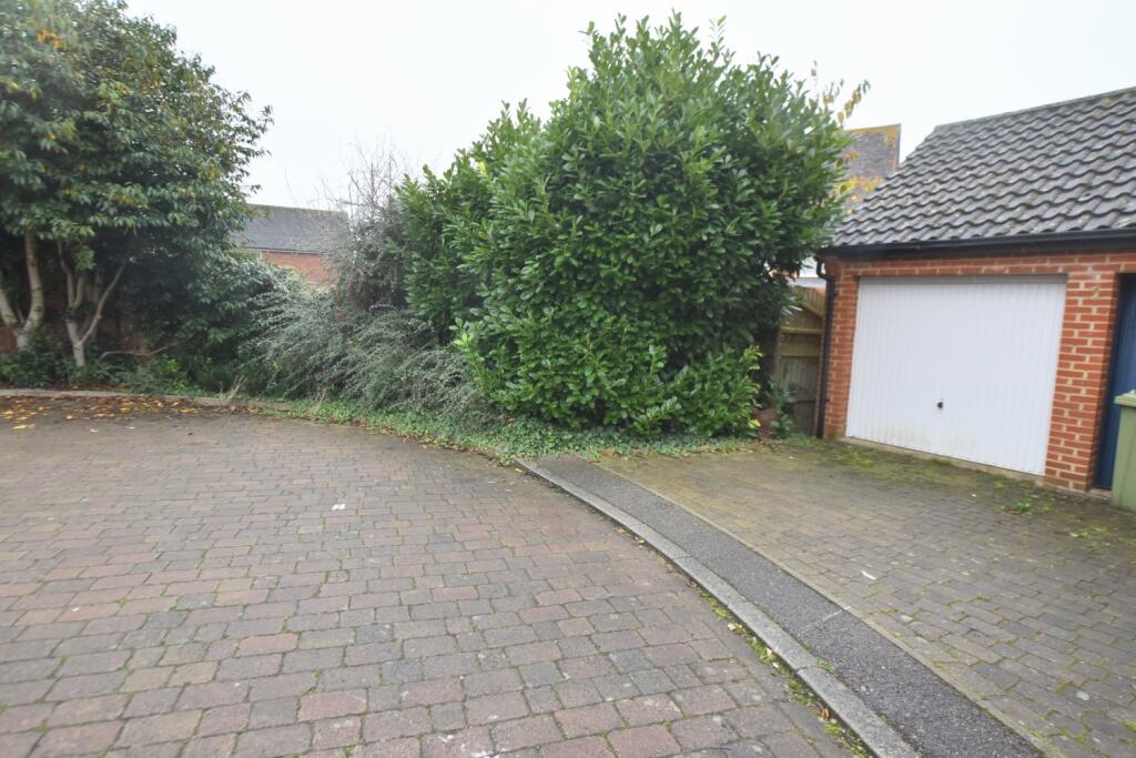 3 Whittington Chase garage