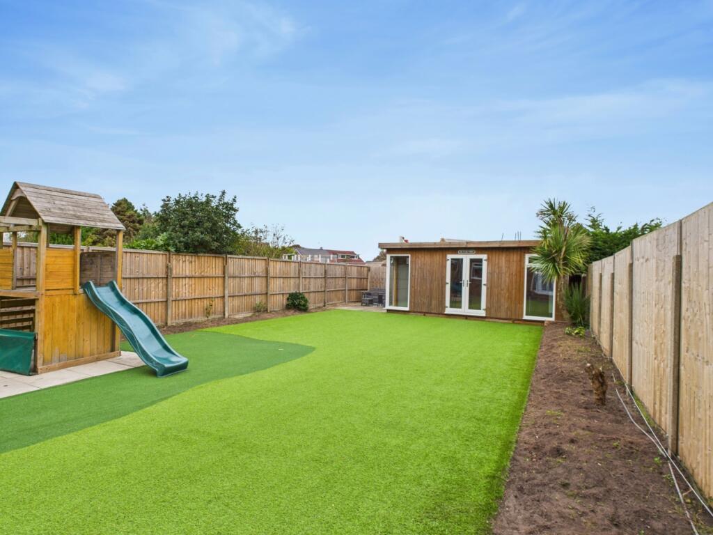 CAM02386G0-PR0149-STILL044