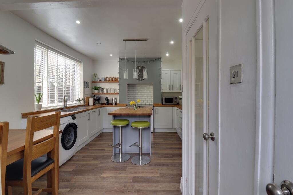 KITCHEN 1