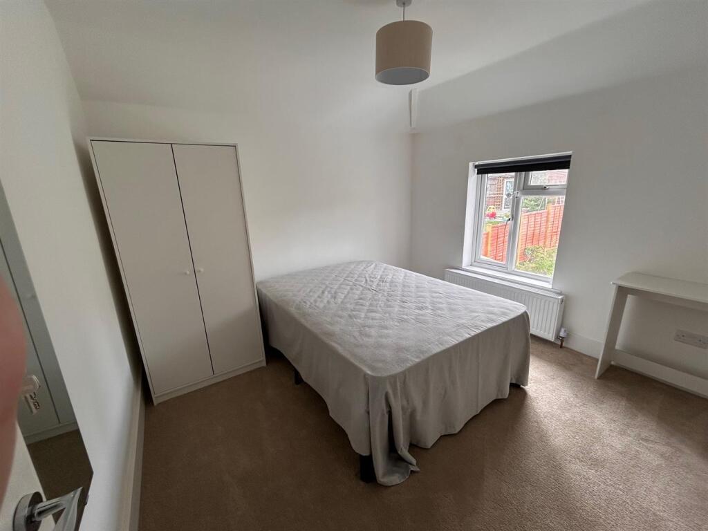 Bed3.jpg