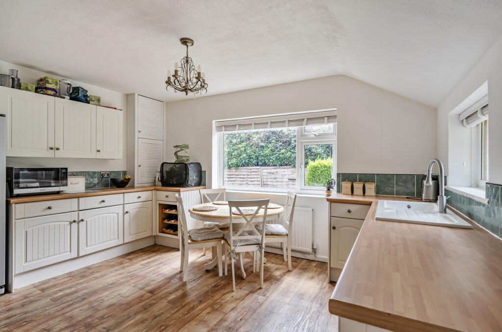 1336103-7-689622a...