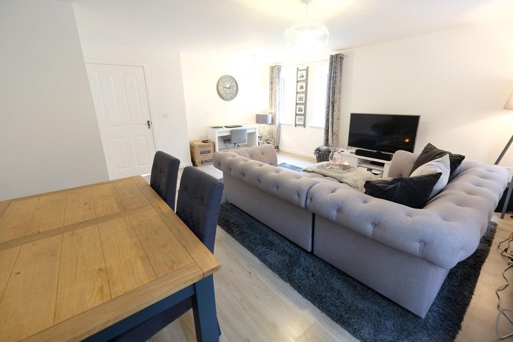 SITTING/DINING ROOM