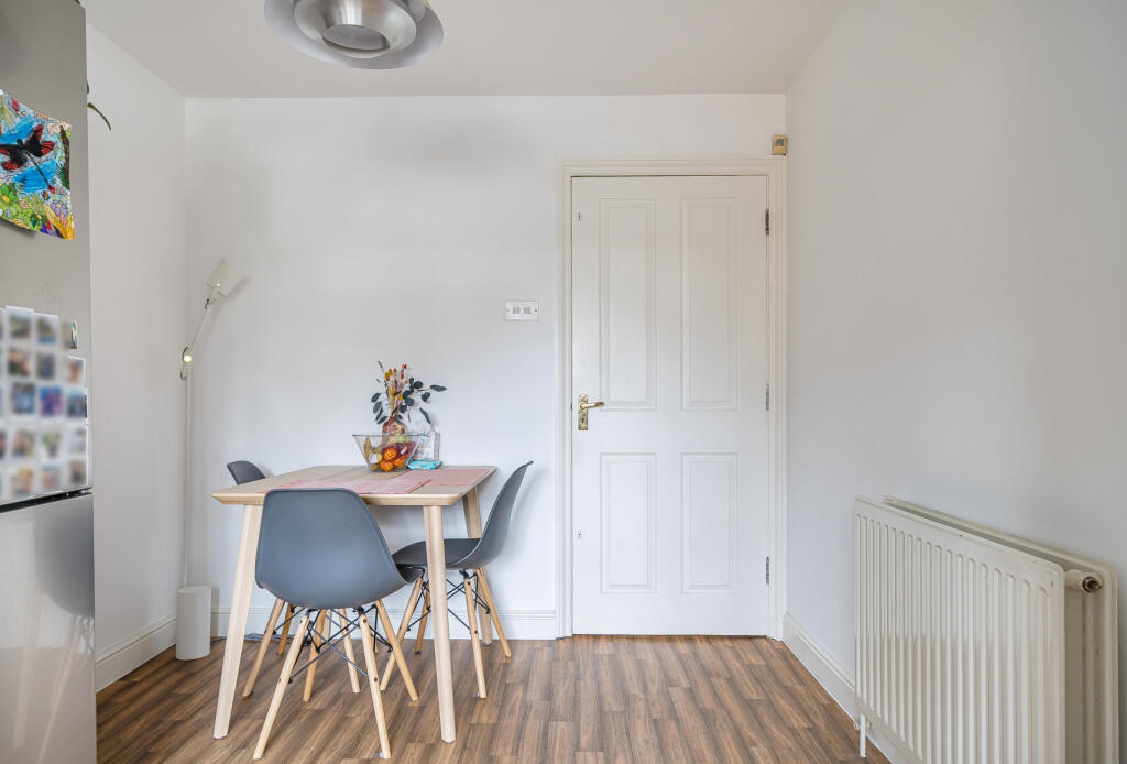 1373307-15-690e1e...