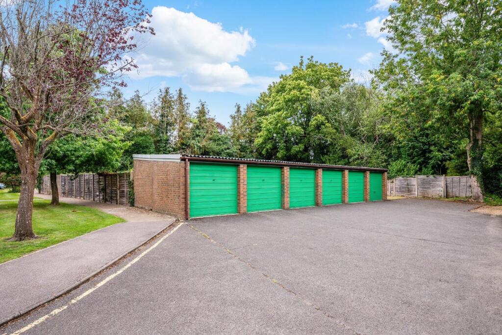 HEATHSIDE COURT, FLAT (12).jpg