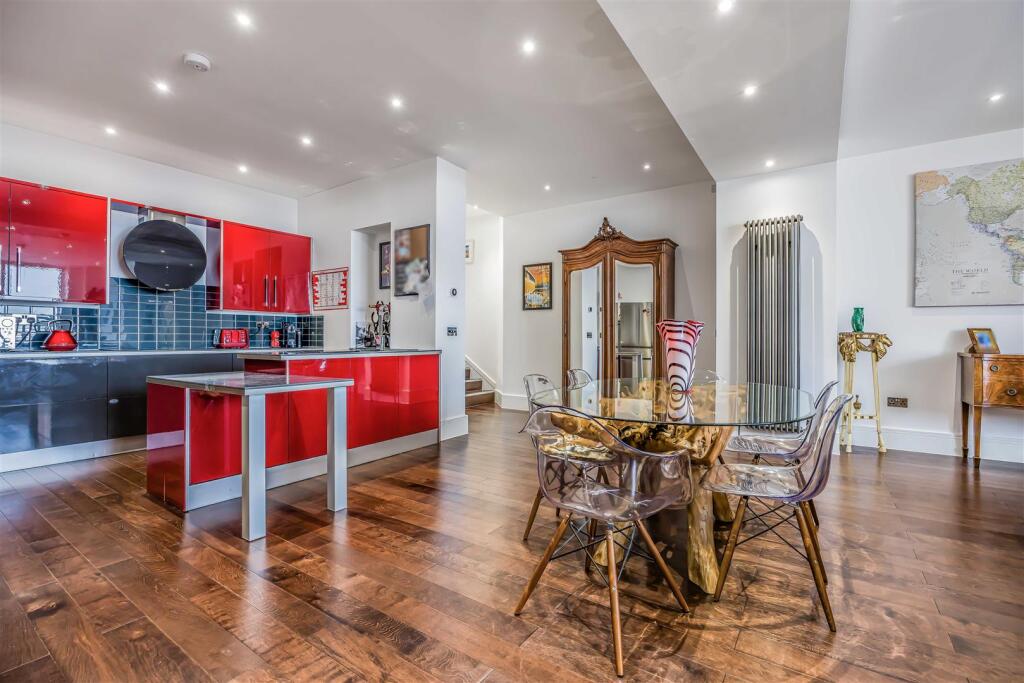 Apartment B, Clearwater Apartments, South Parade, 