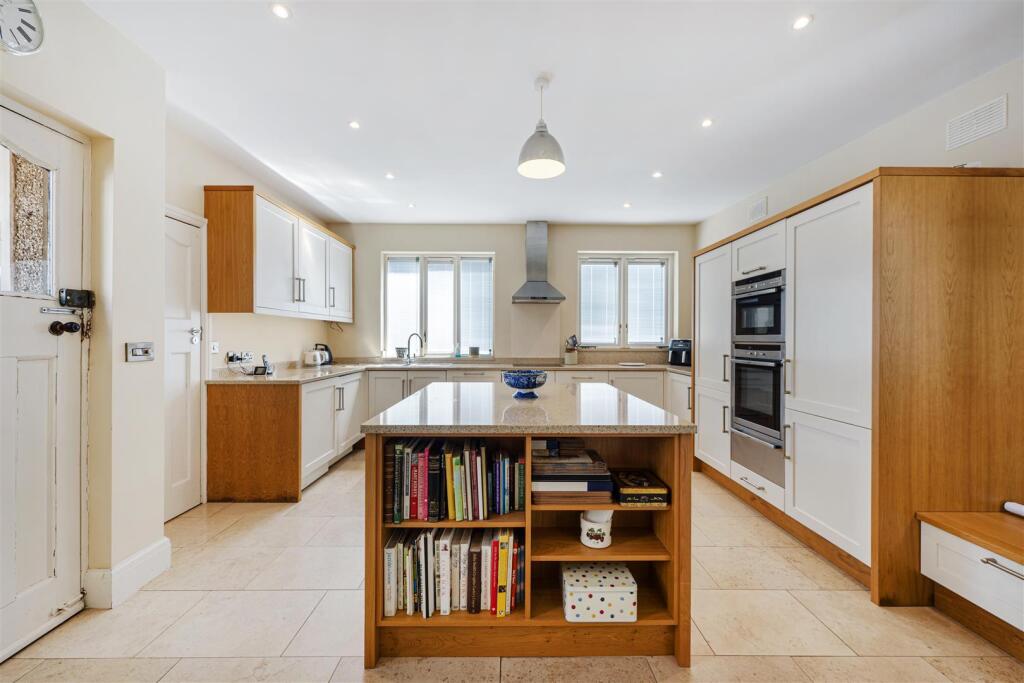 1 Lansdowne - Kitchen .jpg