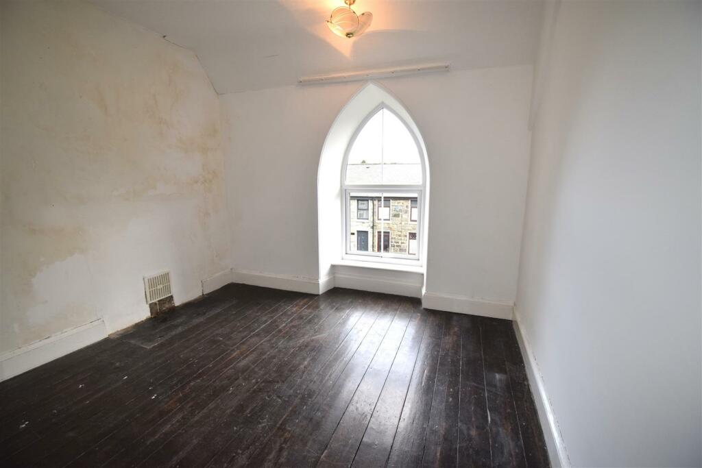Bedroom 1.JPG